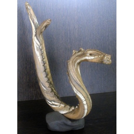Dragón sobre peana