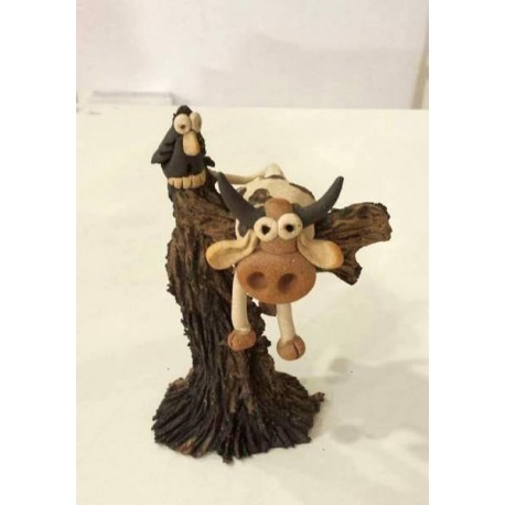 Vaca sobre árbol